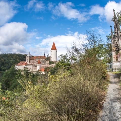 Hrad Křivoklát a pomník knížete Karla Egona II. z Fürstenbergu